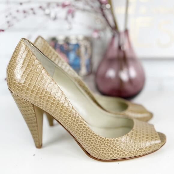 Nine West NWOT Leather Pumps in Ivory Croco - Picture 6 of 9